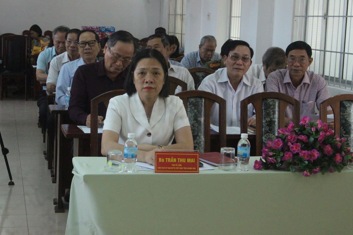 Các đại biểu tham dự hội nghị (1)