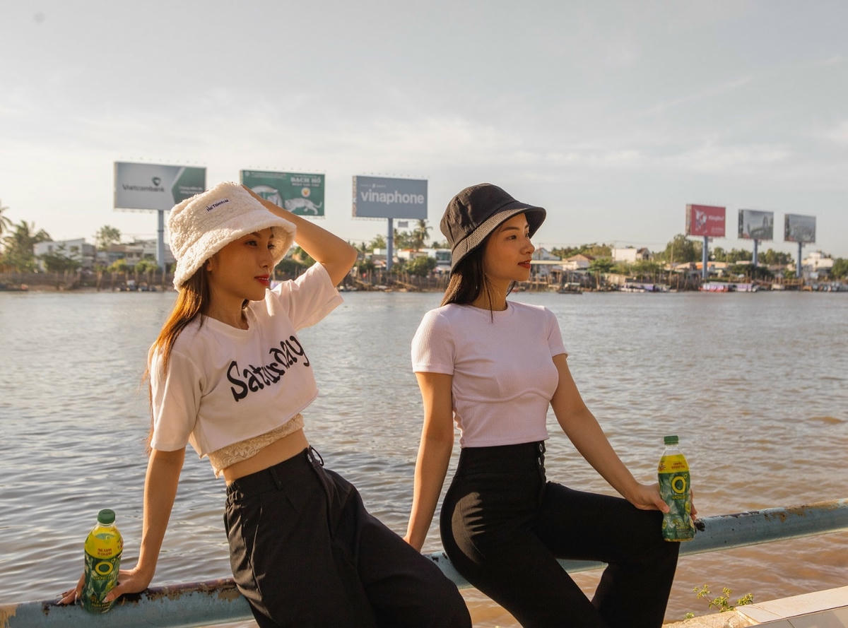 Giữa hàng loạt đồ uống giải nhiệt ngày hè, Trà Xanh Không Độ đang là thức uống được người trẻ yêu thích nhất để giải tỏa căng thẳng, mệt mỏi, giải nhiệt cuộc sống.