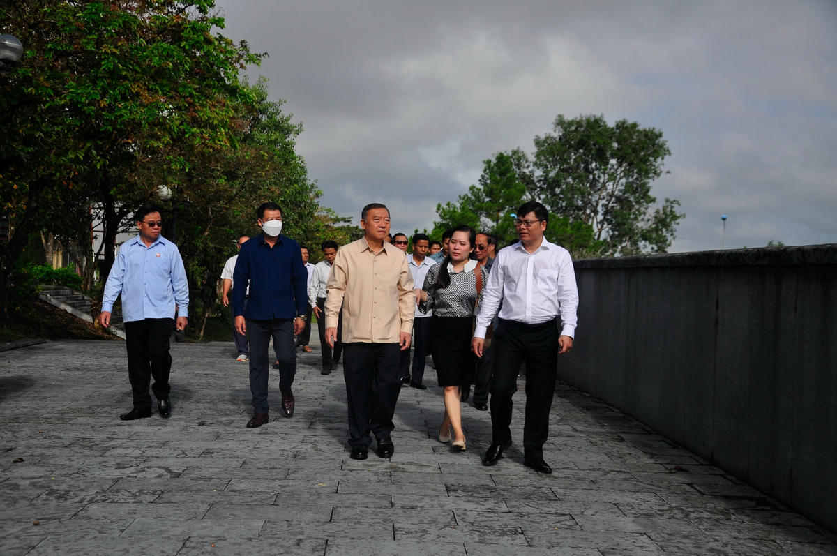 Cùng tham gia lễ viếng, có ông Dương Tân Long, Phó Chủ tịch Ủy ban MTTQ Việt Nam tỉnh Quảng Trị.