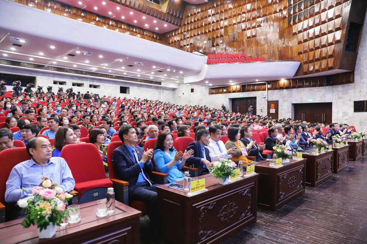 Các đại biểu tham dự hội nghị.