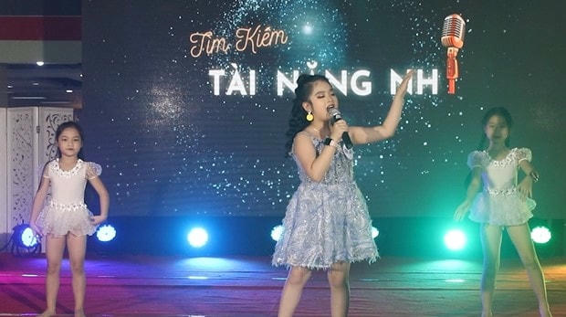 Trong cuộc thi tìm kiếm tài năng nhí, Khánh Ngân đã xuất sắc vượt qua nhiều thí sinh để vào vòng chung kết diễn ra vào ngày 27/8. Ảnh NVCC