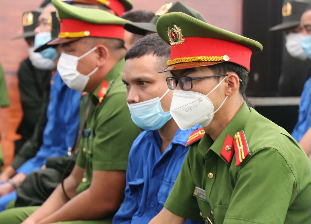 Bị cáo tại phiên tòa. (Ảnh: TTXVN) vna-potal-xet-xu-vu-khung-bo-tai-dak-lak-dai-dien-vien-kiem-sat-nhan-tinh-dak-lak-cong-bo-cao-trang-truy-to-7182179-3917.jpg