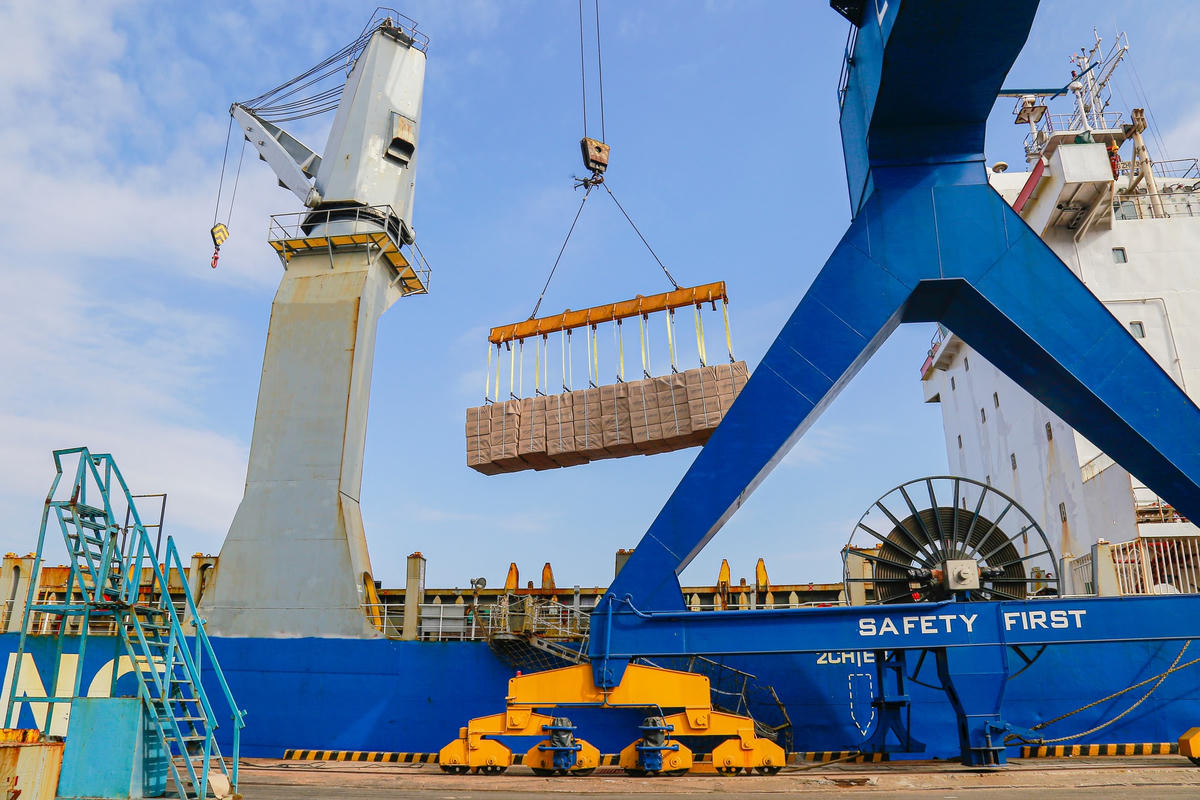 Xuất khẩu bột giấy từ cảng Chu Lai sang Trung Quốc cho công ty Sun Paper - Lào.