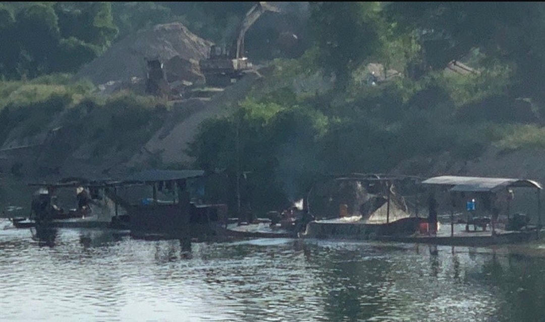 Năm 2021, xã Hùng Xuyên bị phản ánh về tình trạng khai thác cát sỏi trái phép.