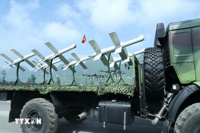 Máy bay không người lái do Việt Nam sản xuất tại lễ hợp luyện. (Ảnh: Trọng Đức/TTXVN) ttxvn-tang-thiet-giap-dieu-binh-dieu-hanh-ky-niem-80-nam-quoc-khanh-29-17-9.jpg