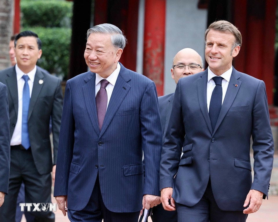 Tổng Bí thư Tô Lâm và Tổng thống Pháp Emmanuel Macron. (Ảnh: Thống Nhất/TTXVN)