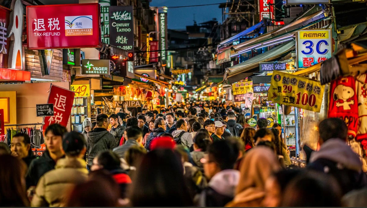 Khu chợ đêm ở Trung Quốc. Ảnh: Thrillist.