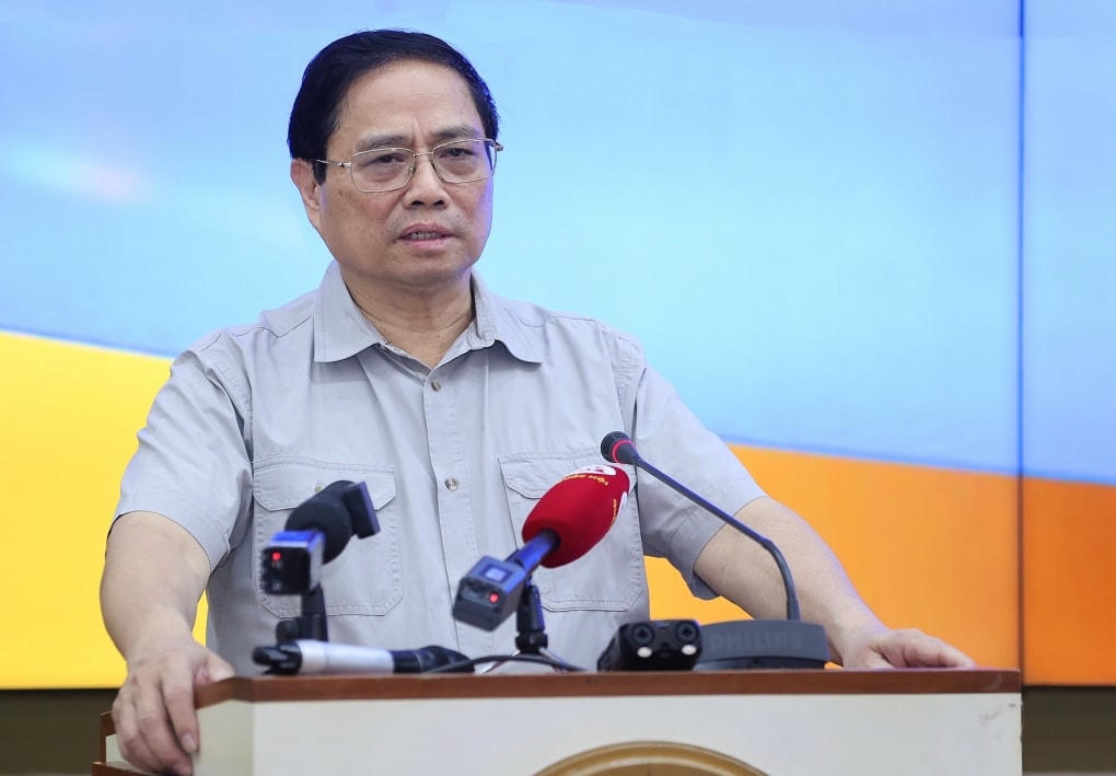 Thủ tướng Phạm Minh Chính làm việc với Ban Thường vụ Thành ủy TP HCM, sáng 16/4. Ảnh: VGP