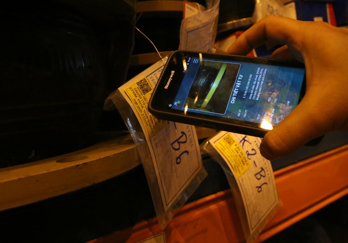 Ứng dụng phần mềm Quản lý vật tư thiết bị bằng QR giúp tối ưu hóa công tác quản lý vật tư thiết bị tại Công ty Nhiệt điện Duyên Hải (Ảnh Mộng Huyền)