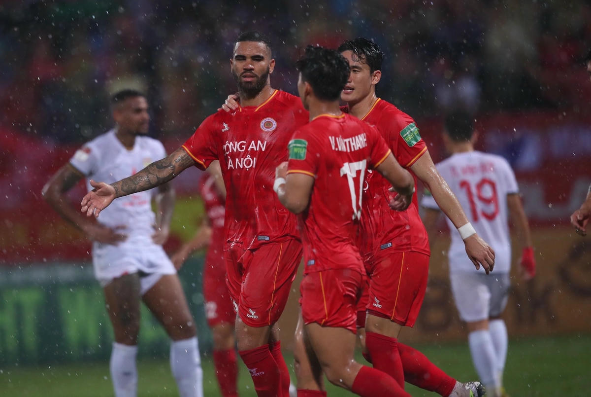 Thắng HL Hà Tĩnh 4-2, CLB Công An Hà Nội vươn lên dẫn đầu V-League 2023 (Ảnh: T.T).