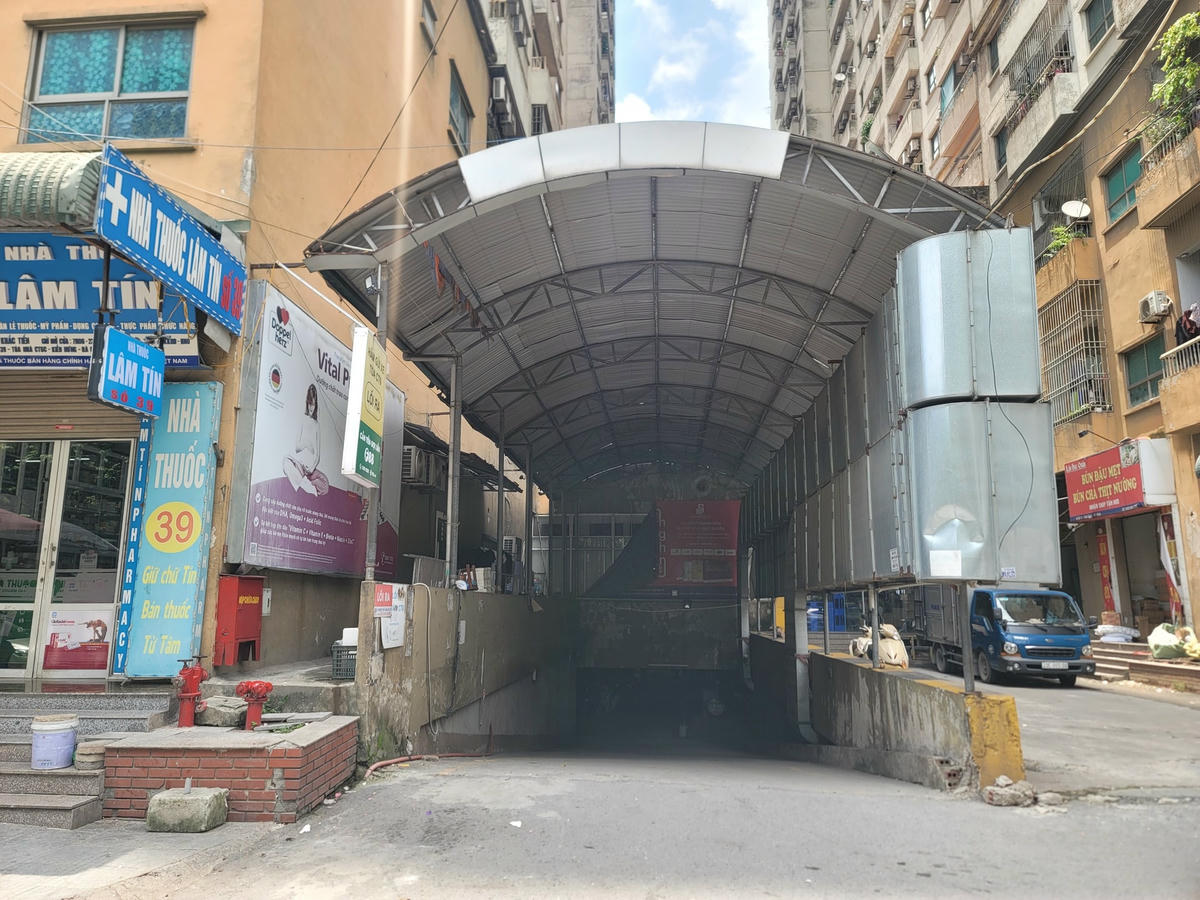 Quá trình xây dựng, tổ hợp chung cư CT6 Kiến Hưng có hàng loạt vi phạm về quy hoạch, xây dựng, thiết kế, thi công… Khối nhà cao tầng tăng diện tích xây dựng, tăng chiều cao công trình, thay đổi công năng sử dụng, tăng căn hộ. Đặc biệt, ông Thản chỉ đạo xây thêm hẳn một tòa nhà, là tòa CT6C, không nằm trong quy hoạch được duyệt.