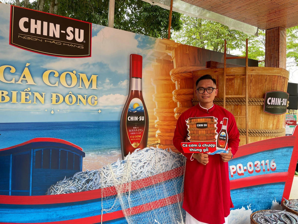 TikToker Chef Hugo Hiếu ấn tượng trước khu thùng gỗ ủ chượp hoành tráng của Chin-Su.