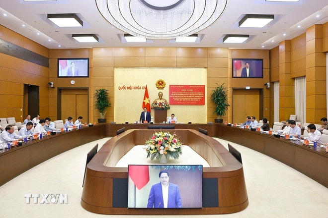 Quang cảnh buổi làm việc. (Ảnh: Doãn Tấn/ TTXVN) ttxvn-chu-tich-quoc-hoi-va-thu-tuong-dong-chu-tri-hoi-nghi-cac-to-cong-tac-cua-bo-chinh-tri-8150211-3.jpg