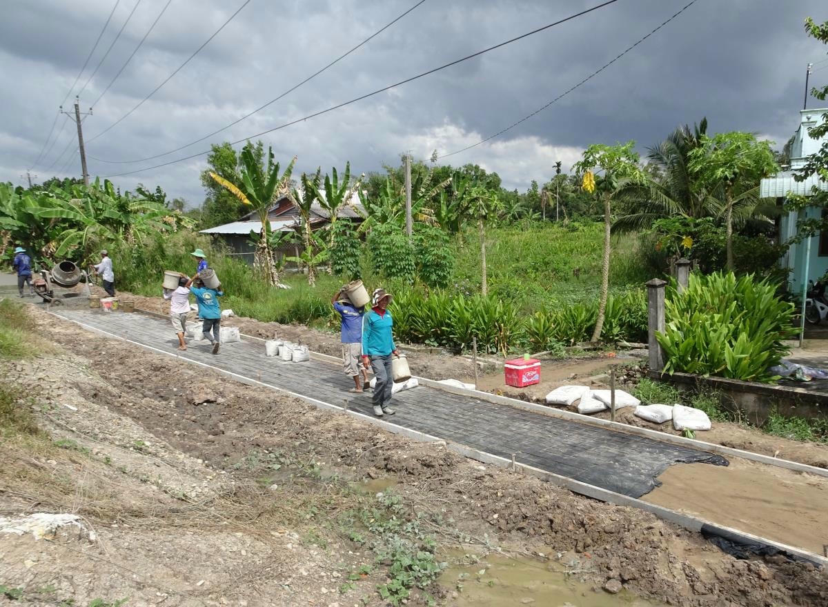 Từ nguồn vốn Chương trình MTQG 1719 tuyến đường bêtông khu 4 của ấp Hà Bô, xã Tài Văn (huyện Trần Đề) được đầu tư xây dựng, không chỉ phục vụ tốt nhu cầu vận chuyển nông sản của người dân. Ảnh: bienphong.con