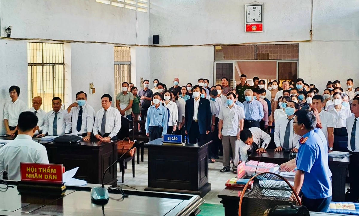 Các bị cáo tại phiên tòa.