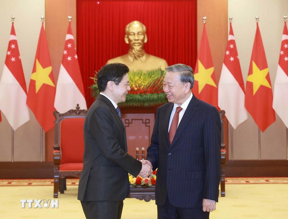 Tổng Bí thư Tô Lâm tiếp Thủ tướng Singapore, Tổng Thư ký Đảng Hành động Nhân dân Singapore (PAP) Lawrence Wong. (Ảnh: Thống Nhất/TTXVN)