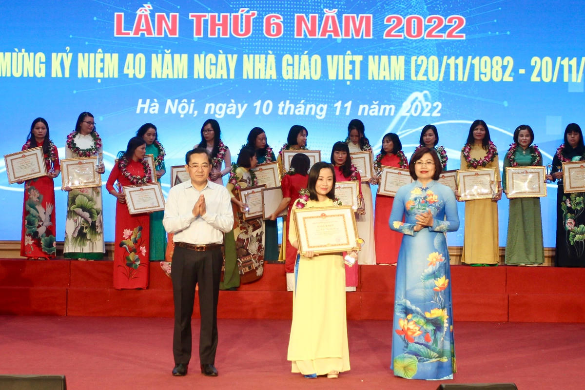 Cô giáo Trần Thị Mai Trang đã vinh dự được nhận danh hiệu “Nhà giáo Hà Nội tâm huyết, sáng tạo” lần thứ VI.