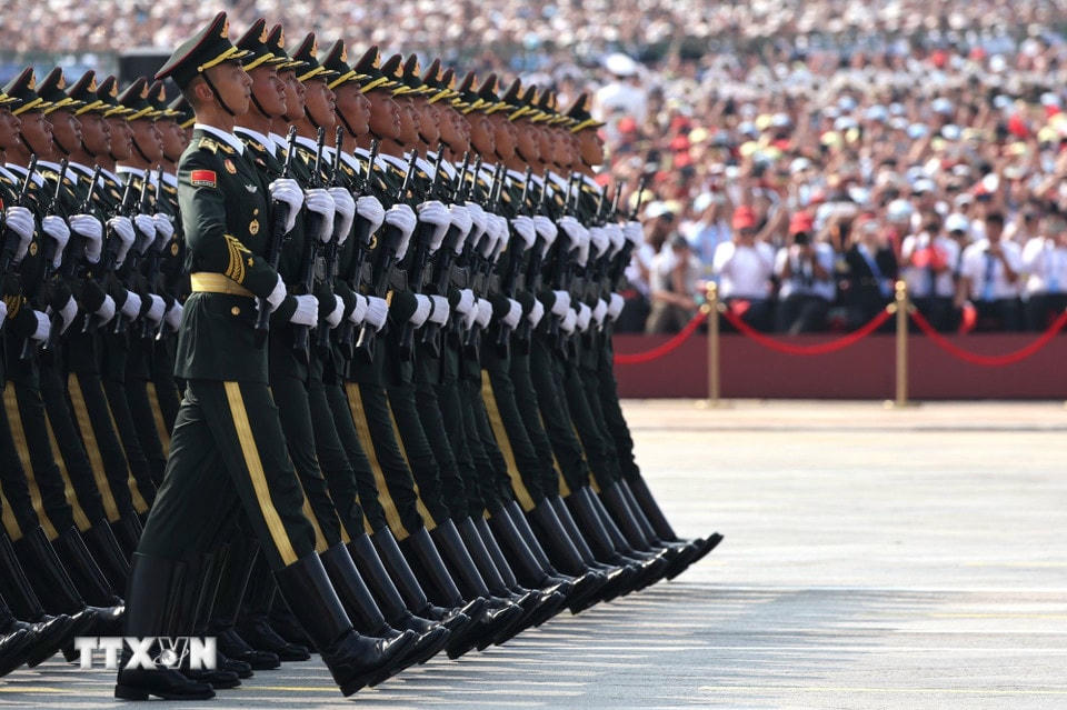 Đội nghi thức tại Lễ duyệt binh kỷ niệm 80 năm chiến thắng phátxít của nhân dân thế giới ở Bắc Kinh, Trung Quốc, ngày 3/9/2025. (Ảnh: THX/TTXVN)