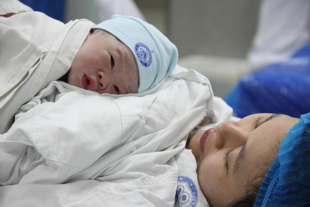 Hình ảnh công dân nhí đầu tiên của năm 2024 chào đời ở Hà Nội- Ảnh 9.