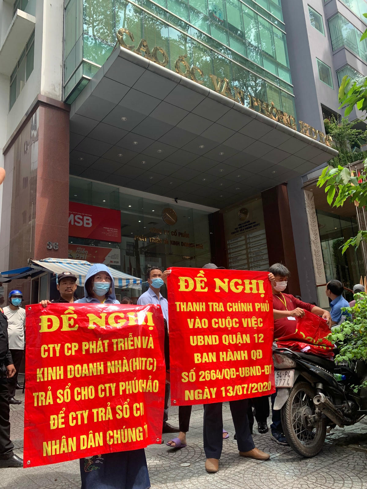 Các cư dân dự án KDC An Sương cho biết, họ kiên quyết không để Công ty HDTC cố tình “treo” quyền lợi chính đáng của họ một cách vô lý và dai dẳng hơn một thập kỷ qua.