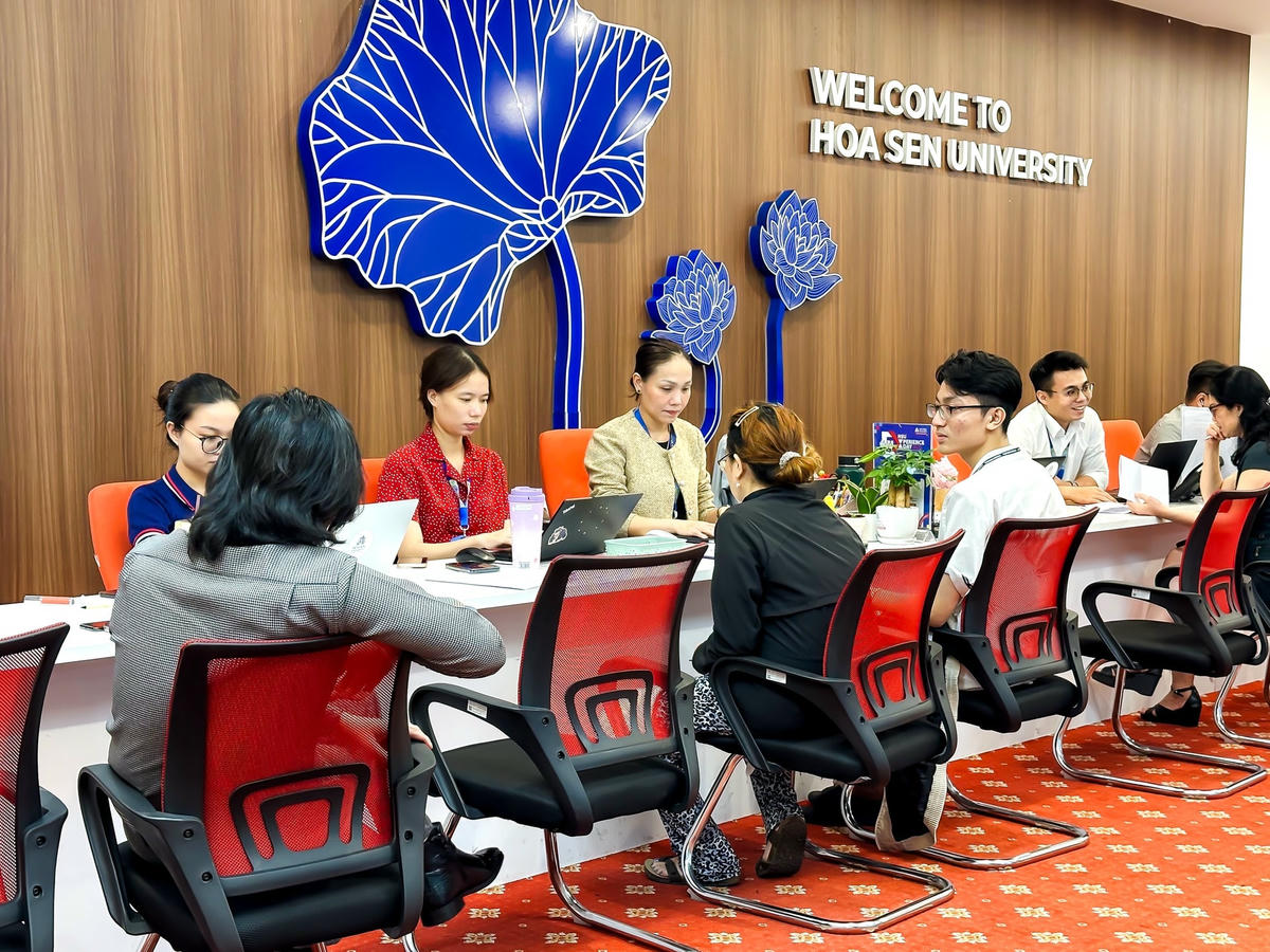 Thí sinh xet tuyen tại HSU