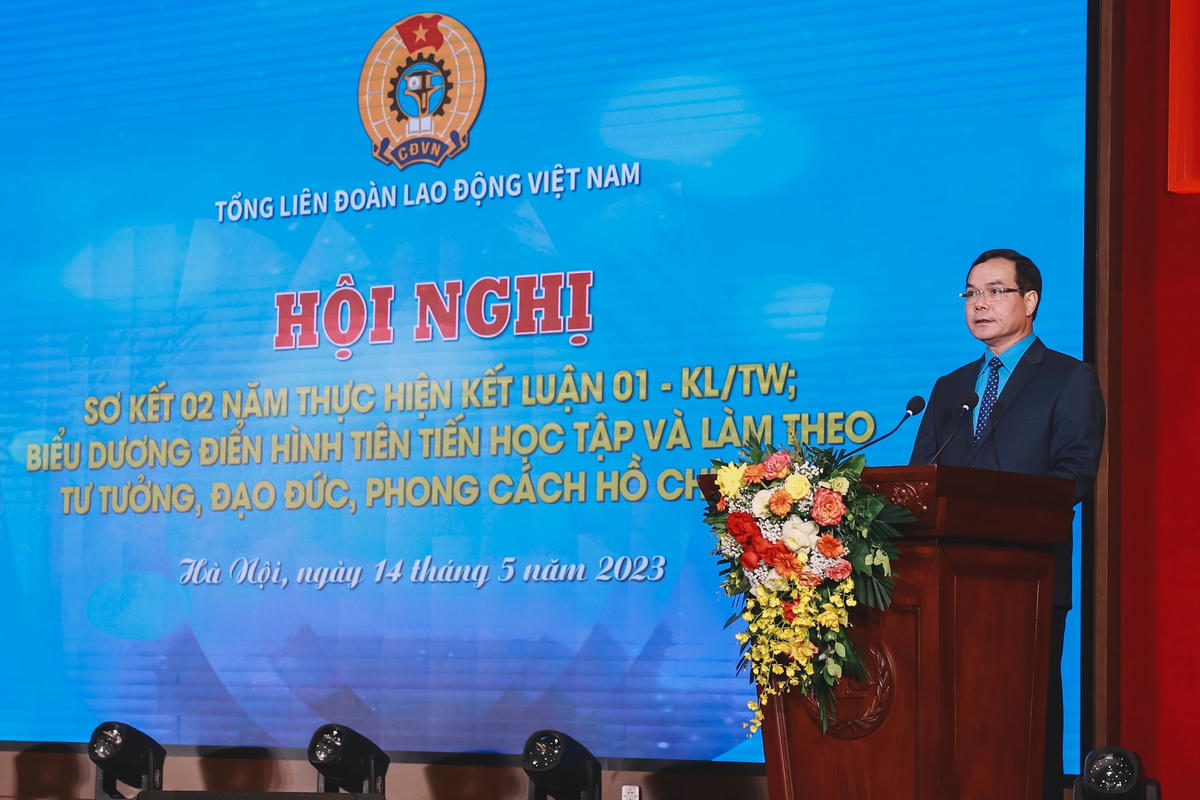 Ông Nguyễn Đình Khang, Chủ tịch Tổng LĐLĐ Việt Nam phát biểu tại hội nghị.