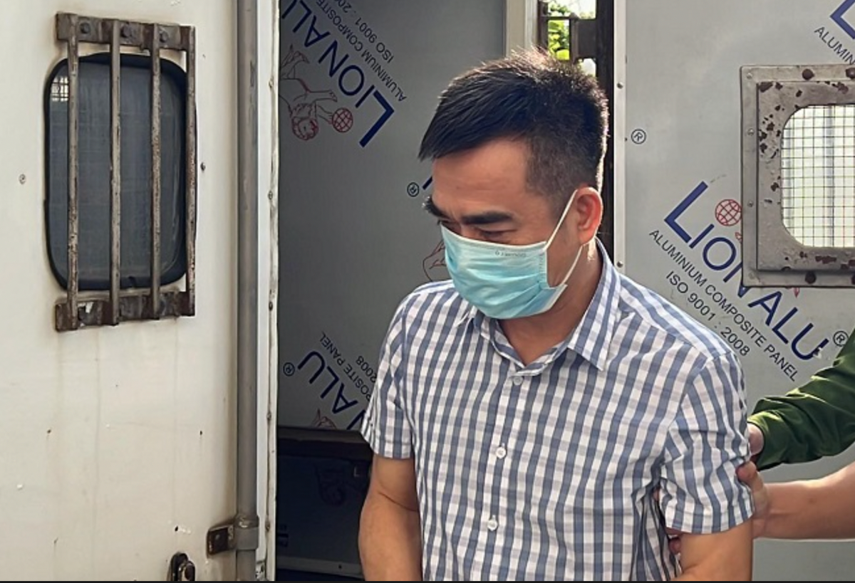 Bị cáo Lê Hồng Sơn cho hay có bàn bạc với Hằng việc đưa 2,8 triệu USD 