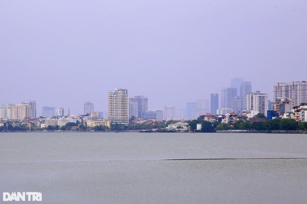 Không gian phía tây nam Hồ Tây.