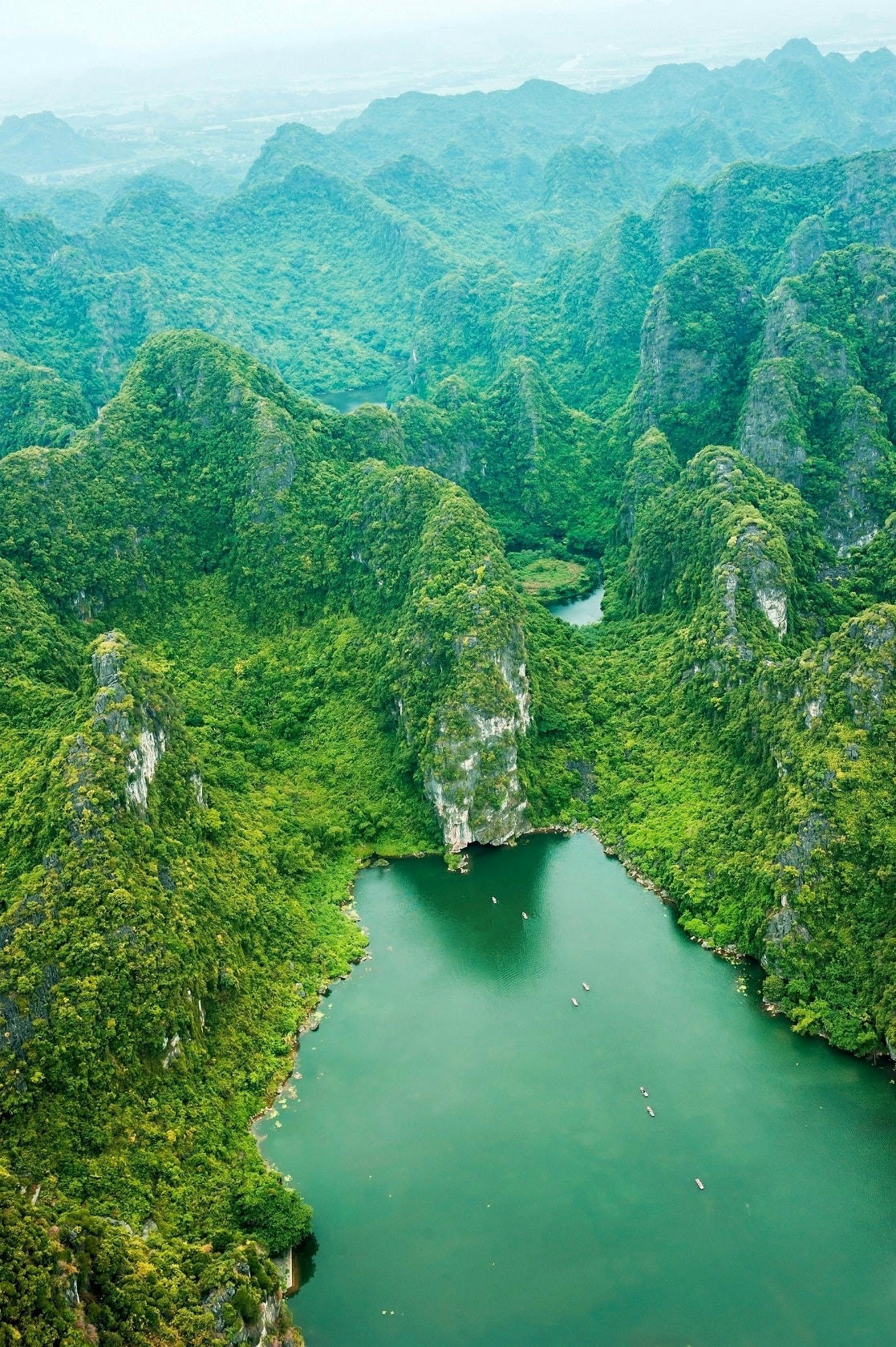 Một góc Tràng An nhìn từ trên cao.