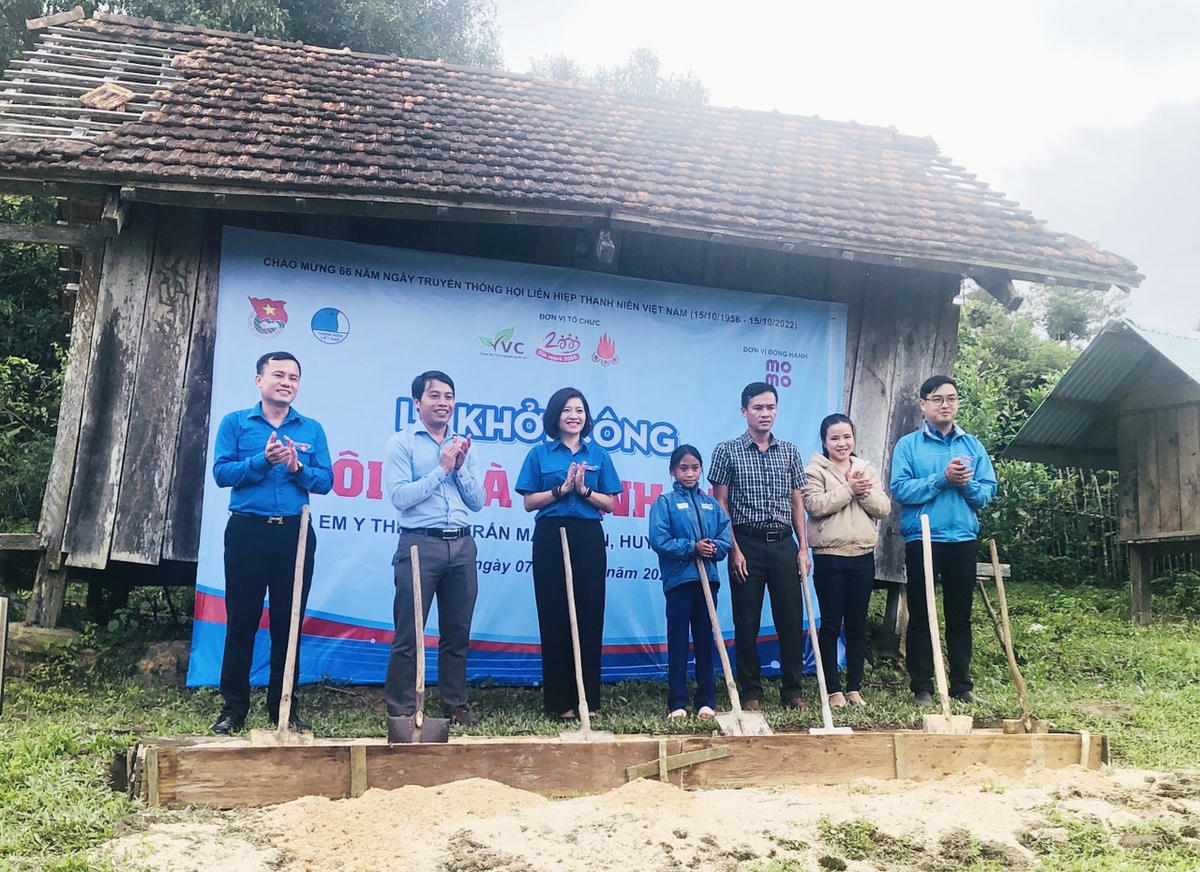 Đồng loạt khởi công nhiều công trình nhà nội trú dành tặng học sinh DTTS. (Ảnh: Công Thành)