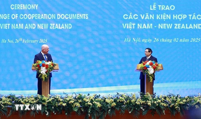 Thủ tướng Phạm Minh Chính và Thủ tướng New Zealand Christopher Luxon tuyên bố nâng cấp quan hệ Việt Nam- New Zealand lên Đối tác Chiến lược toàn diện. (Ảnh: Dương Giang/TTXVN) ttxvn-2602-thu-tuong-viet-nam-new-zealand-16.jpg