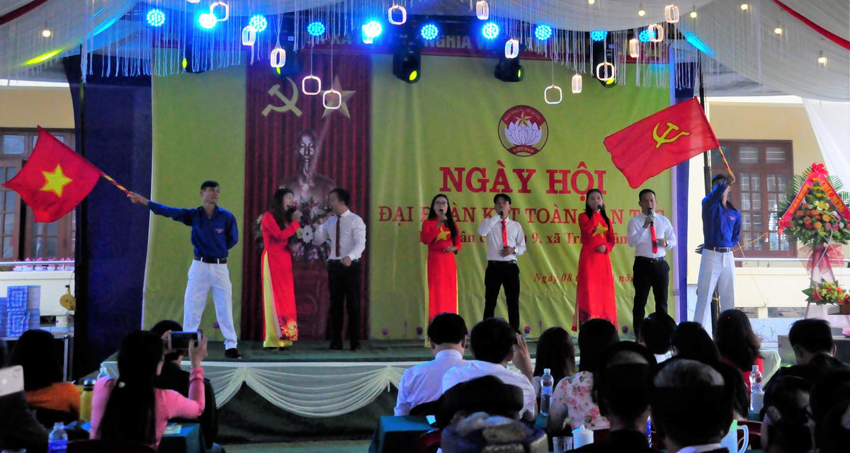 Tiết mục văn nghệ chào mừng Ngày hội.