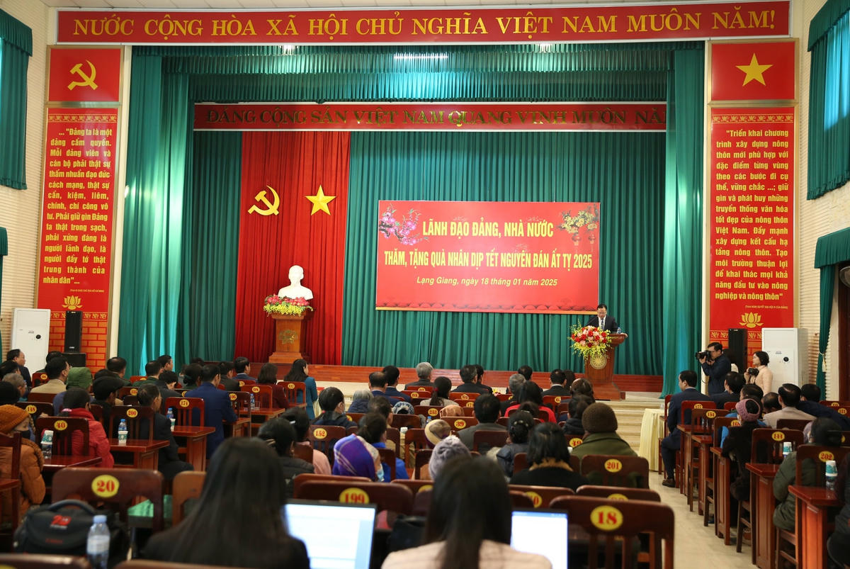 Phó Thủ tướng Thường trực Nguyễn Hòa Bình thăm, tặng quà Tết tại tỉnh Bắc Giang- Ảnh 2. Phó Thủ tướng Thường trực Nguyễn Hòa Bình thăm, tặng quà Tết tại tỉnh Bắc Giang- Ảnh 2.