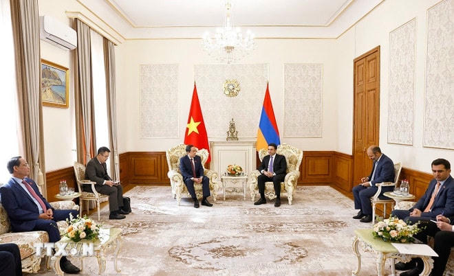 Chủ tịch Quốc hội Trần Thanh Mẫn gặp riêng Chủ tịch Quốc hội Armenia Alen Simonyan. (Ảnh: Doãn Tấn/TTXVN) ttxvn-chu-tich-quoc-hoi-tran-thanh-man-hoi-dam-voi-chu-tich-quoc-hoi-armenia-alen-simonyan-0304-7.jpg