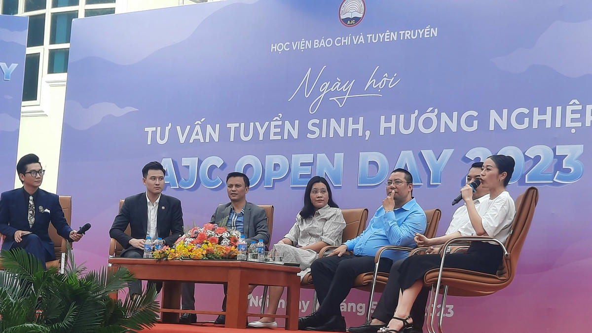 Các khách mời tham dự Toạ đàm 