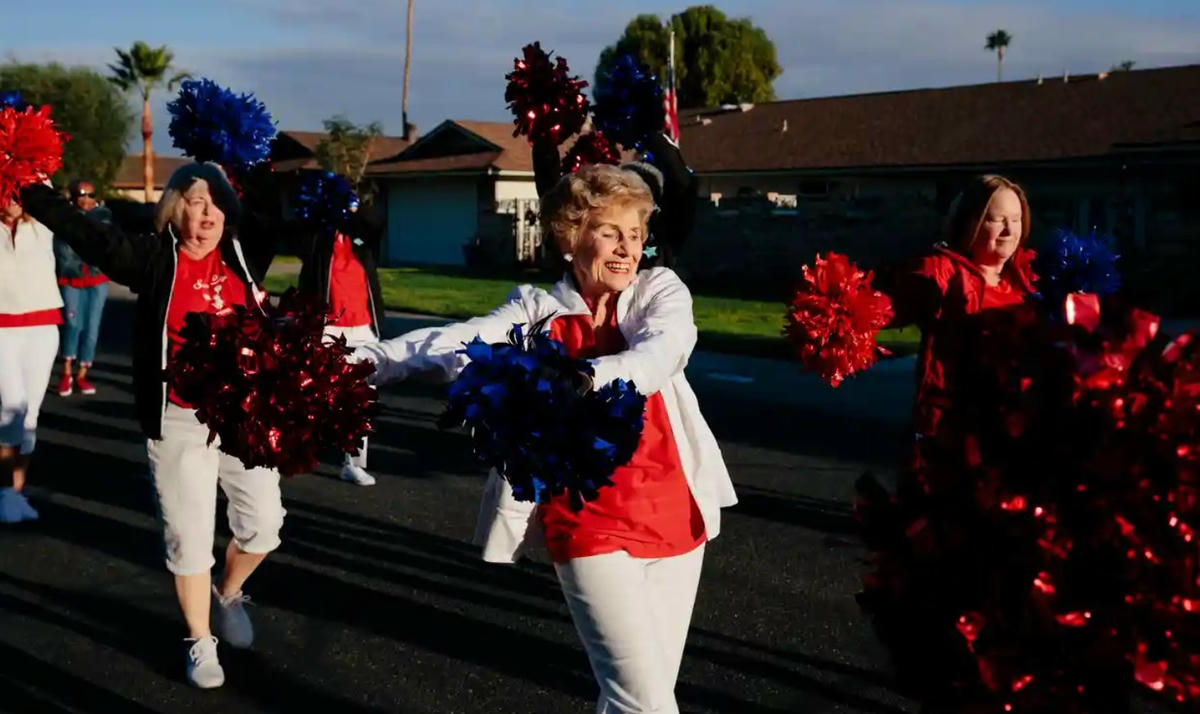 Ginger 89 tuổi: “Tôi hy vọng tôi vẫn là một thành viên Pom khi tôi 90”. Ảnh: The Guardian.