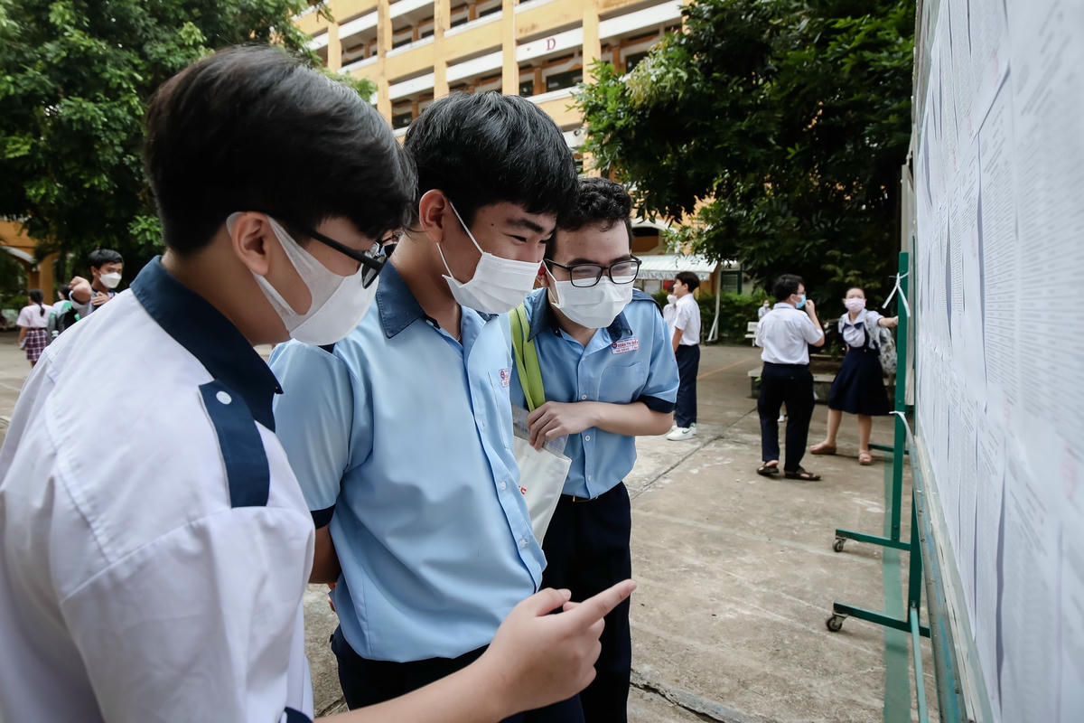 Thí sinh dự thi tuyển sinh lớp 10 năm học 2023-2024 (Ảnh: Nam Anh).