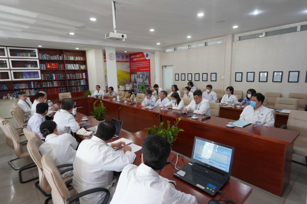 Bệnh viện họp Hội chẩn