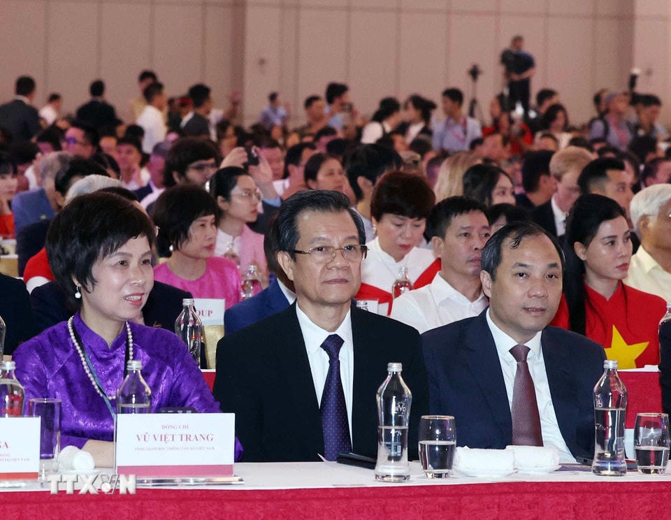 Các đại biểu dự Lễ khai mạc Triển lãm 