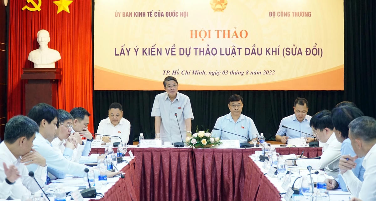 Ủy ban Kinh tế Quốc hội và Bộ Công Thương tổ chức lấy ý kiến góp ý Dự thảo Luật Dầu khí (sử đổi).