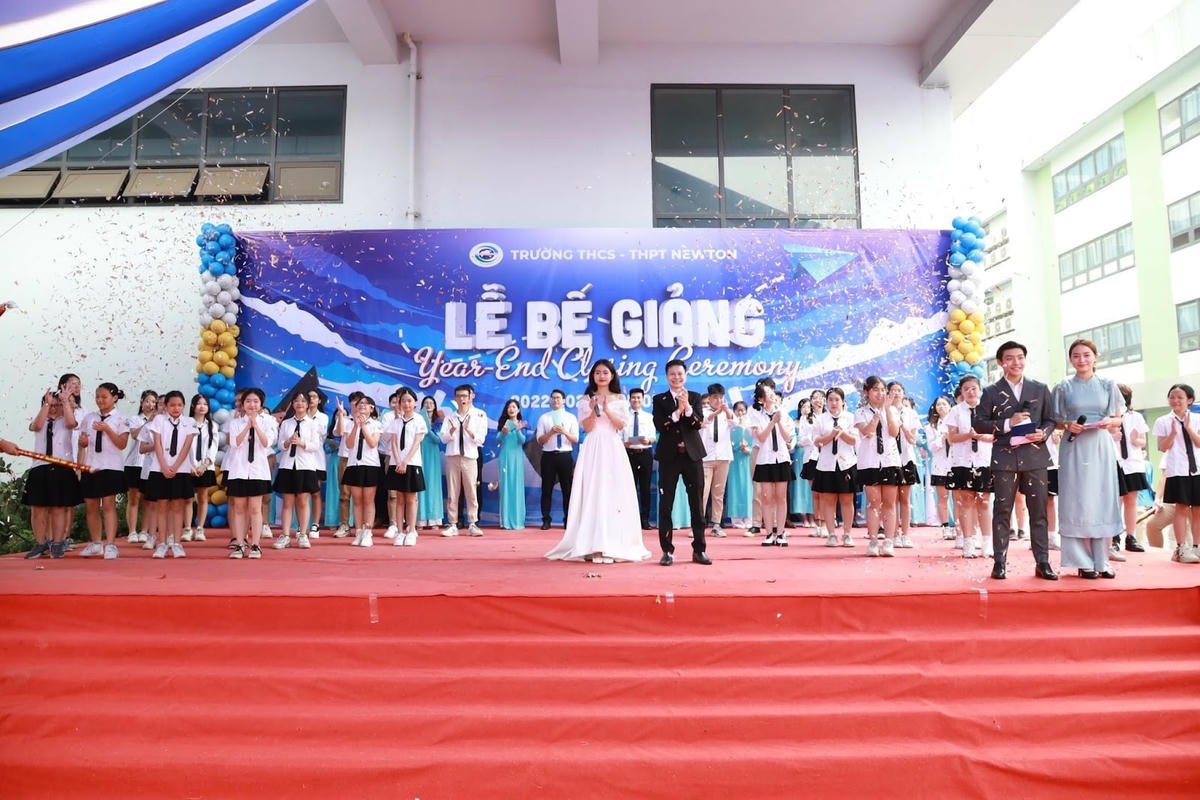 Trường THCS - THPT Newton Bế giảng năm học 2022 - 2023 - Nhìn lại một hành trình đặc biệt và đầy cảm xúc.