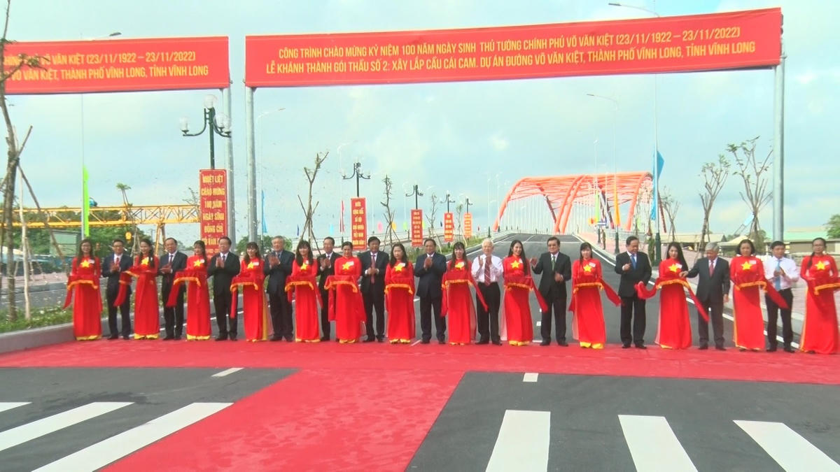 Thủ tướng Phạm Minh Chính cùng các nguyên lãnh đạo Đảng và Nhà nước dự lễ và cắt băng khánh thành.