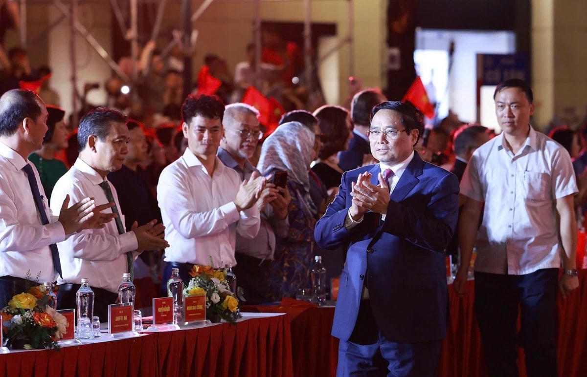 Thủ tướng Chính phủ Phạm Minh Chính dự chương trình nghệ thuật đặc biệt mang tên “Hà Nội - Từ mùa thu lịch sử năm 1945