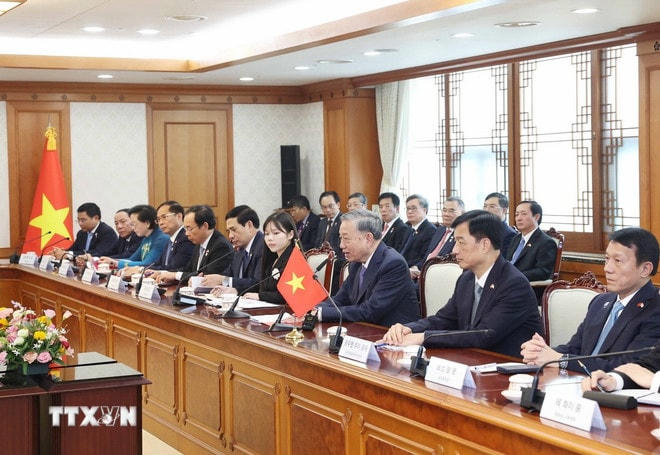 Tổng Bí thư Tô Lâm và đoàn Việt Nam tại cuộc hội kiến Thủ tướng Hàn Quốc Kim Min Seok. (Ảnh: Thống Nhất/TTXVN) ttxvn-tong-bi-thu-to-lam-hoi-kien-thu-tuong-han-quoc-5.jpg