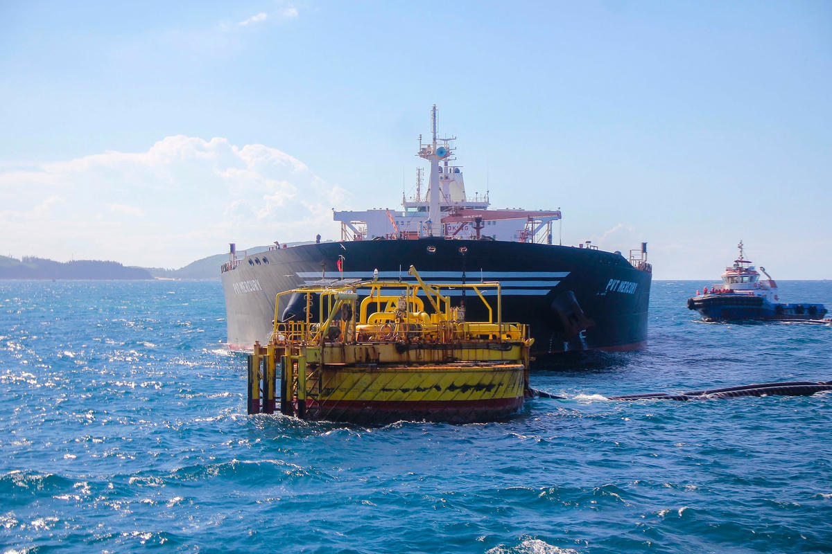 Nhập khẩu dầu thô cho Nhà máy lọc dầu Dung Quất.