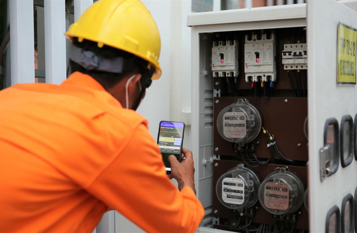 Ghi chỉ số điện bằng smartphone tại Bình Dương.