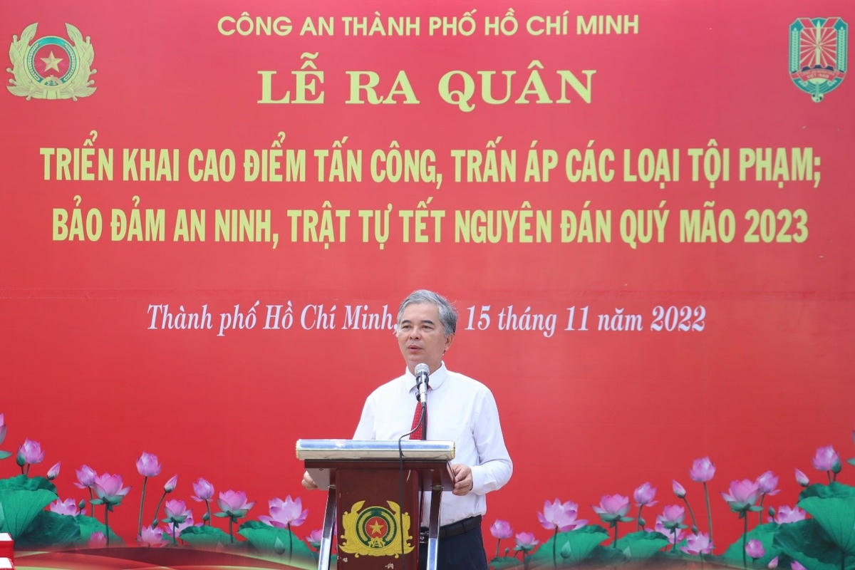 Ông Ngô Minh Châu, Phó Chủ tịch UBND TP HCM biểu dương những thành tích CA TP HCM đạt được trong năm 2022.