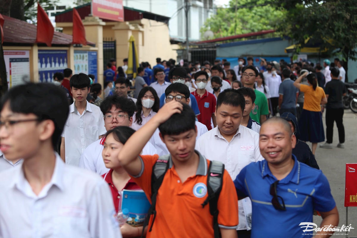 Thí sinh hoàn thành Kỳ thi tốt nghiệp THPT năm 2024. Ảnh: Lê Khánh.