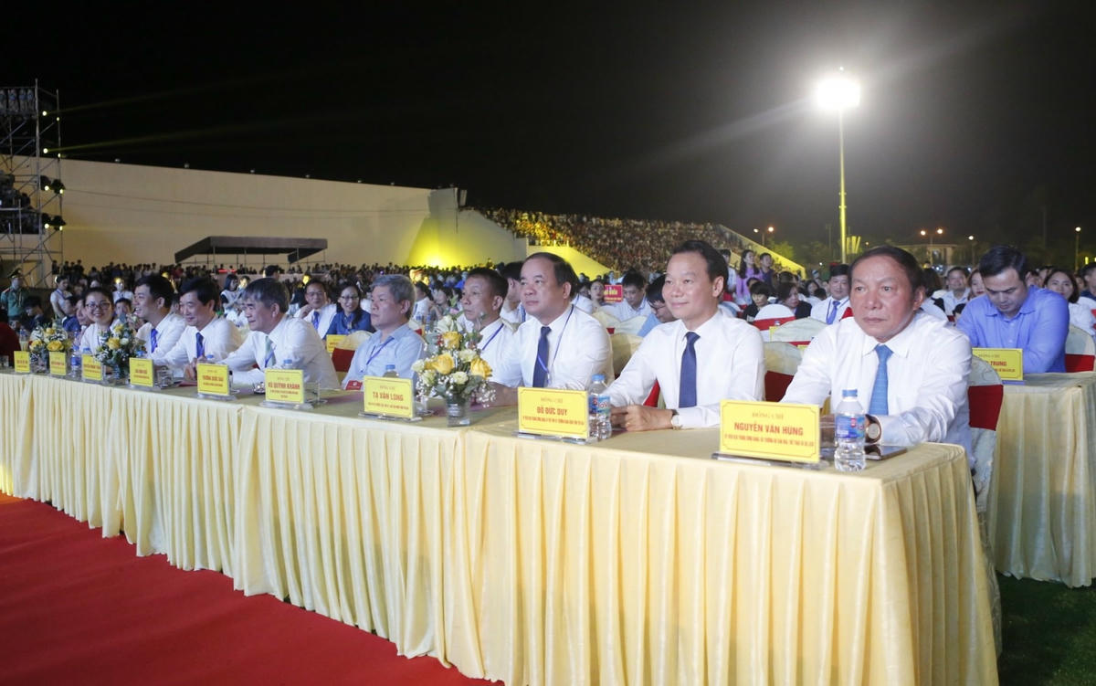 Các đại biểu tham dự Lễ khai mạc Lê hội Văn hóa, Du lịch Mường Lò năm 2023 .