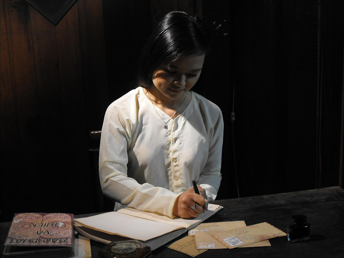 Có những cái cũ được tìm lại, trân trọng cất giữ. Ảnh: Đức Quang.